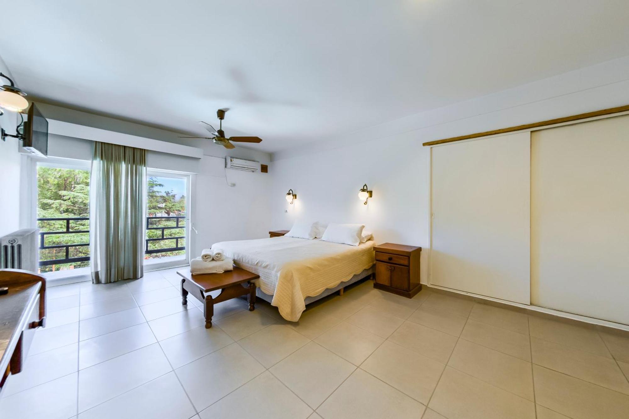 Triple Room,1765992167:JPEG